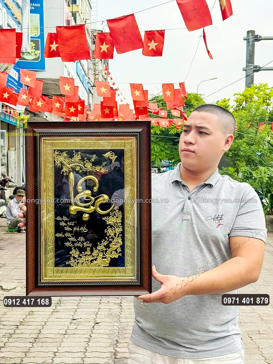 Khung tranh bằng Composite mỏng nhẹ, chắc chắn